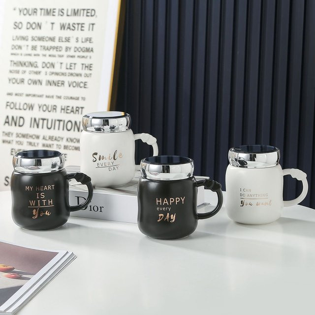 Kreative Keramiktasse im englischen Design mit Deckel von Yiran Furniture, Farbe: Weiß, Volumen: 420 ml - Bild 1
