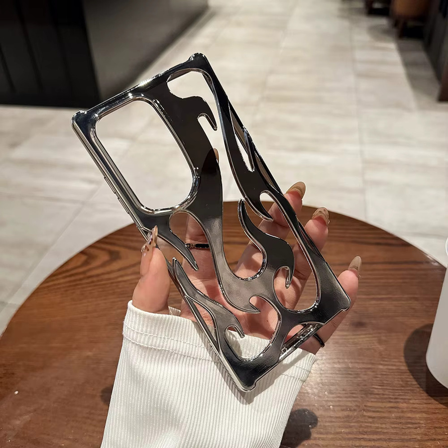 Samsung Handyhülle mit Feuerflammen-Design in Silver für S25 Ultra, S24 Plus, S23 und S22 als galvanisiertes Soft Cover - Bild 2