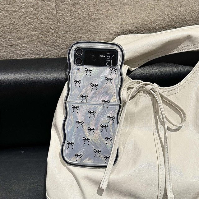 Niedliche Silikon Handyhülle mit Schleife und Kette für Samsung Galaxy Z Flip 6 5 4 3 in Grau - Bild 1