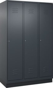 C+P Spind Classic PLUS Garderobenschrank mit Sockel, 3 Abteile, Anthrazit/Schwarz, B/T/H: 120 x 50 x 195 cm, mit Zylinderschloss und 4 Garderobenhaken - Bild 1