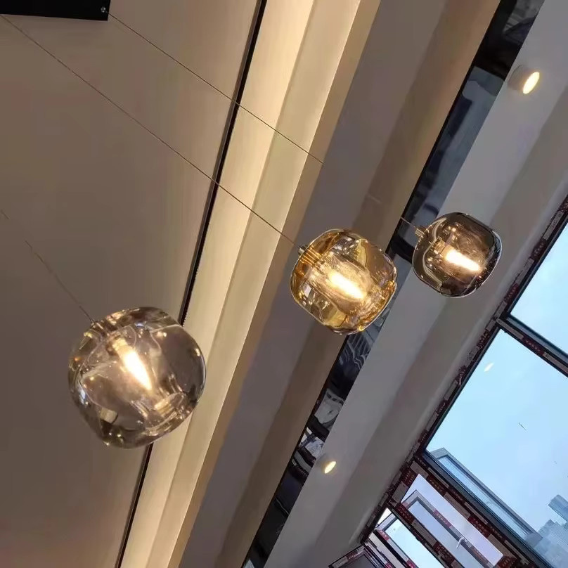 Moderner LED Kristall Kronleuchter in Silber mit transparenten Kristallkugeln als Hängelampe für Wohnzimmer, Küche oder Treppenhaus - Bild 3