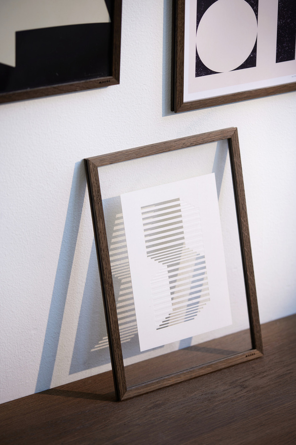 Moebe Frame minimalistischer Tisch in Schwarz, Weiß oder Braun - Bild 2
