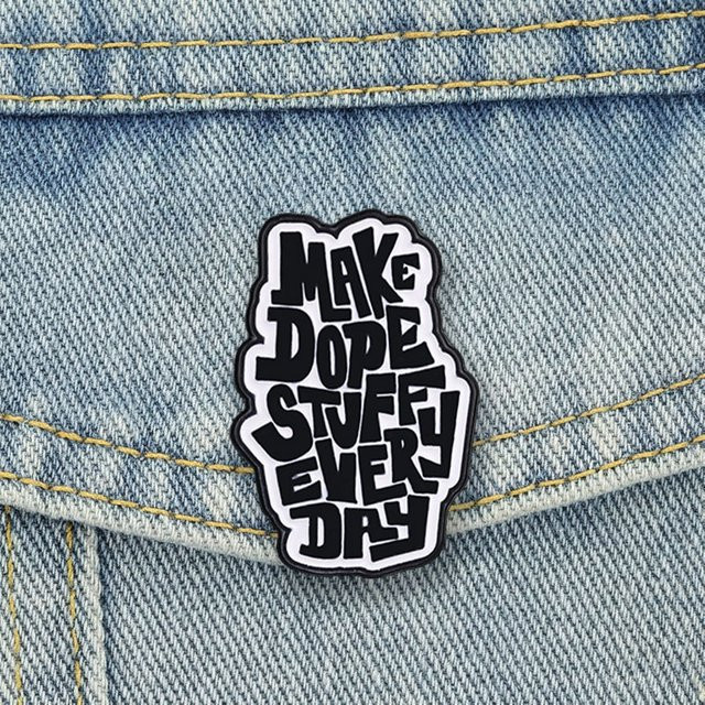 Miss Zoe Emaille-Pins, Broschen, Schwarz, Unisex - Bild 1