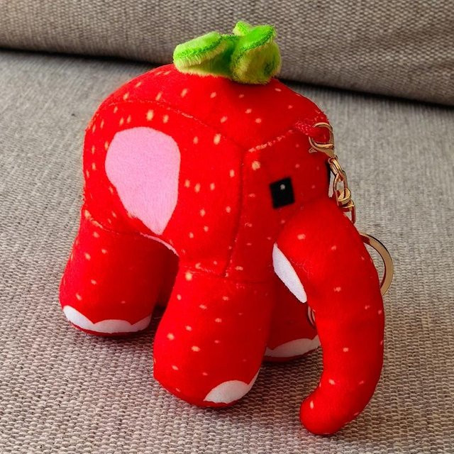 Yiran toy Erdbeer Elefant Plüschtier, Schlüsselanhänger, ab 14 Jahren - Bild 1
