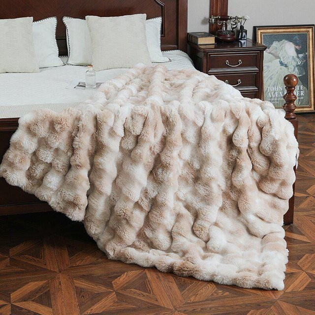 the BAY Kissenbezug aus doppelseitigem Faux Kaninchenfell und Bubble Fleece in Beige, B/B: 45 x 45 cm - Bild 1
