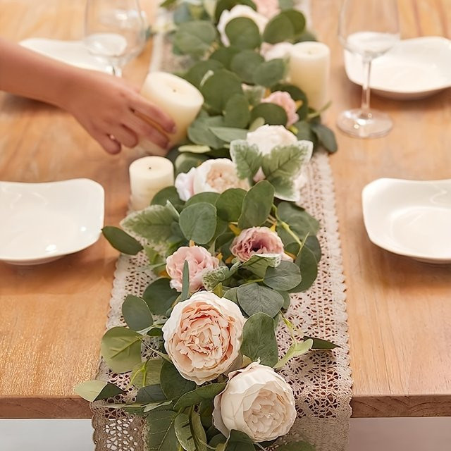 Künstliche Pfingstrosen-Rosenrebe als floraler Wandbehang in Grün, Gold und Pink für Hochzeiten - Bild 1