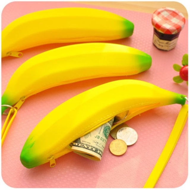 Multifunktionale Geldbörse in Bananenform aus Silikon in Gelb als Federmäppchen oder Schlüsseltasche - Bild 1