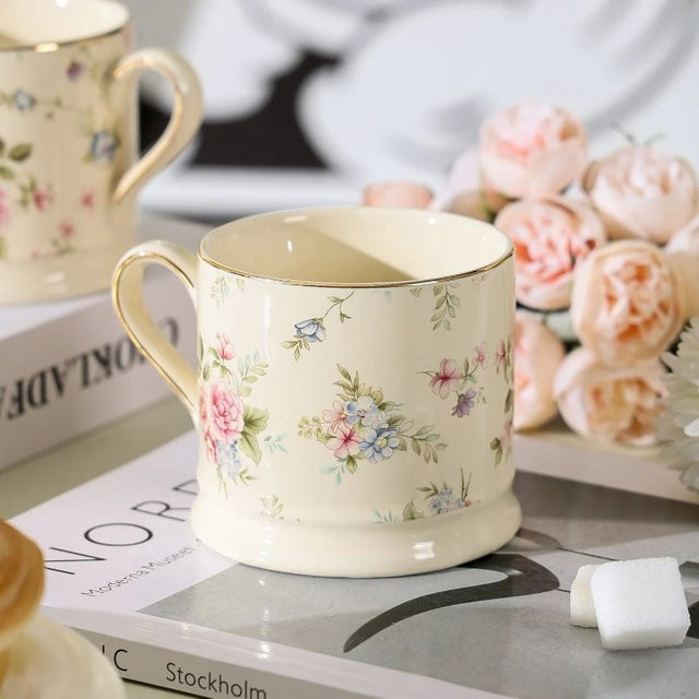 Luxus Keramik Becher mit floralem Design in Weiß und Gold im europäischen Retro-Stil - Bild 1