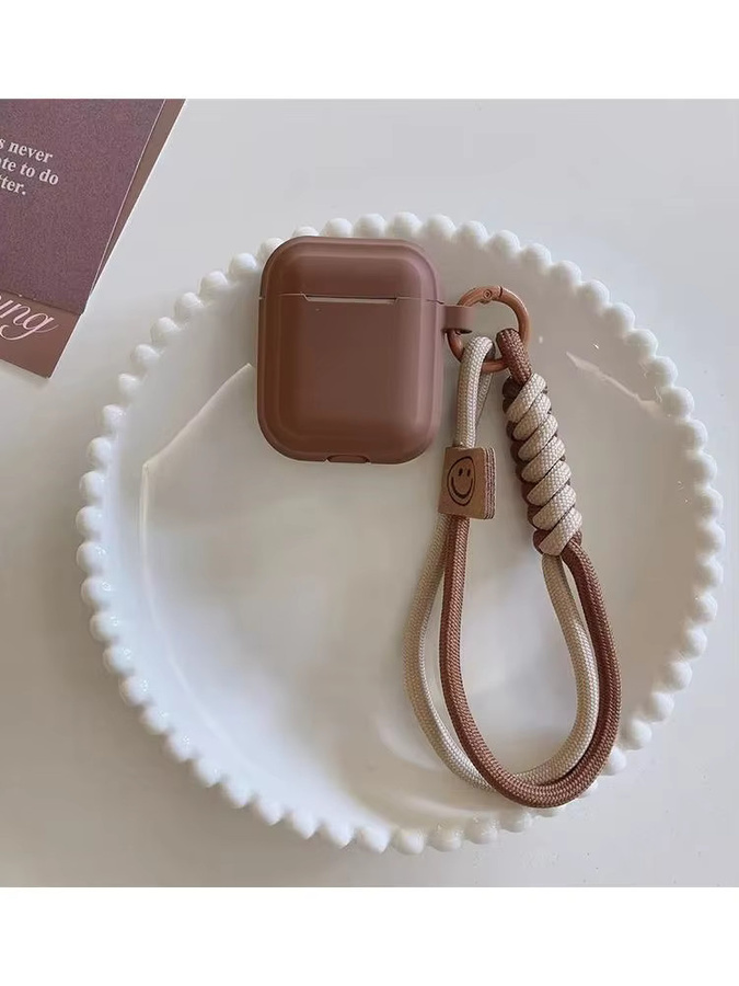 Apple Silikon-Schutzhülle für AirPods 3, 4, Pro 1 und Pro 2 in Kaffee-Milchtee-Braun mit Anti-Verlust-Schlaufe - Bild 2