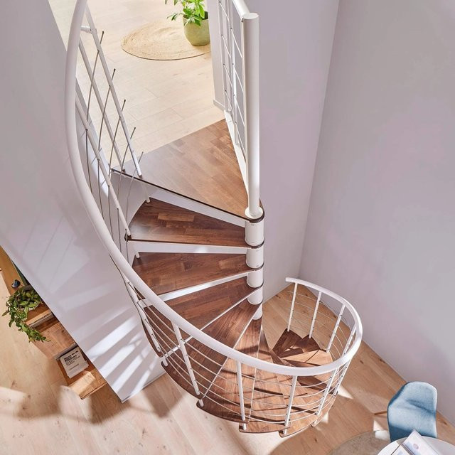 Treppen Intercon Wendeltreppe Select mit 13 Stufen in Polar-Weiß und Buche Dunkel, Durchmesser: 160 cm - Bild 1