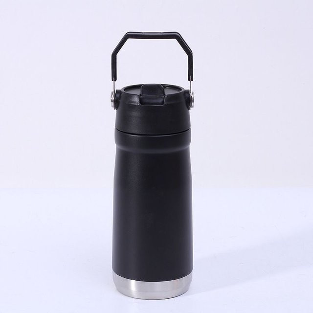 Yiran Furniture Stroh-Thermosbecher mit Henkel für Sport und Outdoor, 550 ml - Bild 1