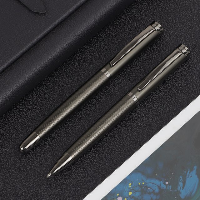 YUNCHUN Schreibset mit Drachenschuppen-Design in Grau Gunmetal, bestehend aus 1 Kugelschreiber und 1 Rollerball mit schwarzer Tinte - Bild 1