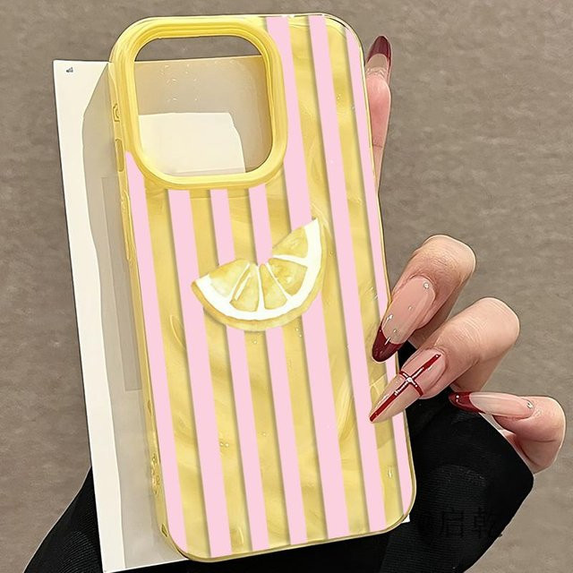 Handyhülle mit Zitronen- und Streifenmuster für iPhone 11 bis iPhone 17 Pro Max Plus von Binchi Health Electronics in Gelb und Rosa mit Luftknitter-Textur - Bild 1