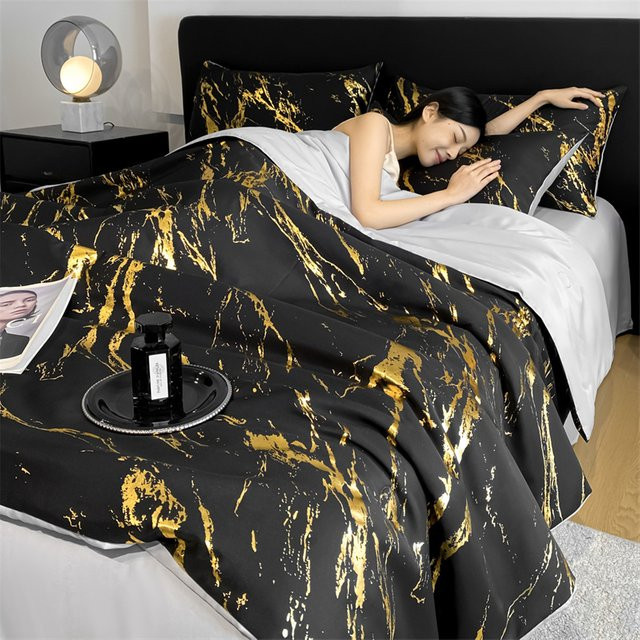 Bonenjoy Eiskühlende Sommerdecke mit Schwarz-Gold-Marmormuster, Bettüberwurf in Glamour-Optik, B/B/H: 200 x 150 x 1 cm - Bild 1