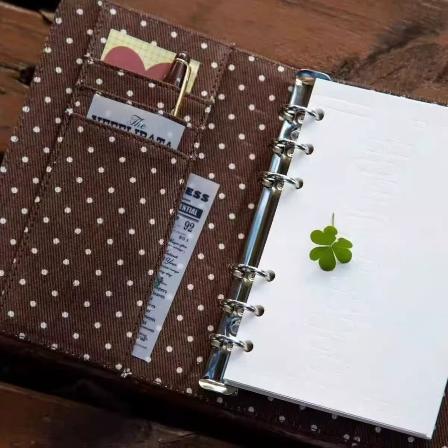 Koreanisches Plüsch Notizbuch mit Polka Dots im Ins-Stil, A6 Notizblock aus Stoff in Weiß und Braun - Bild 3