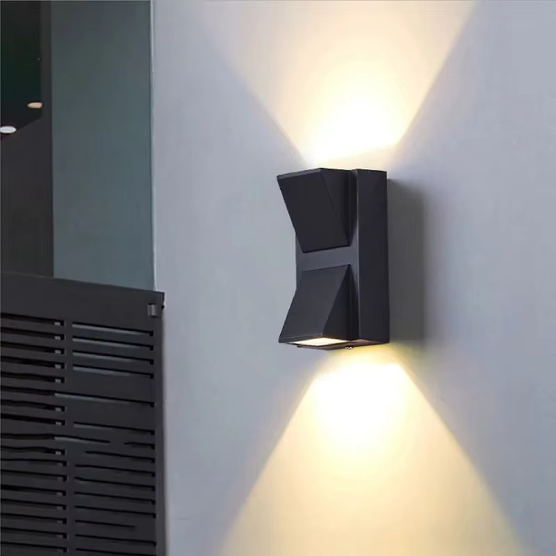 Lyfs Moderne LED-Wandleuchte Schwarz mit Bewegungssensor und Up-Down-Licht für Garten, Terrasse und Balkon - Bild 3