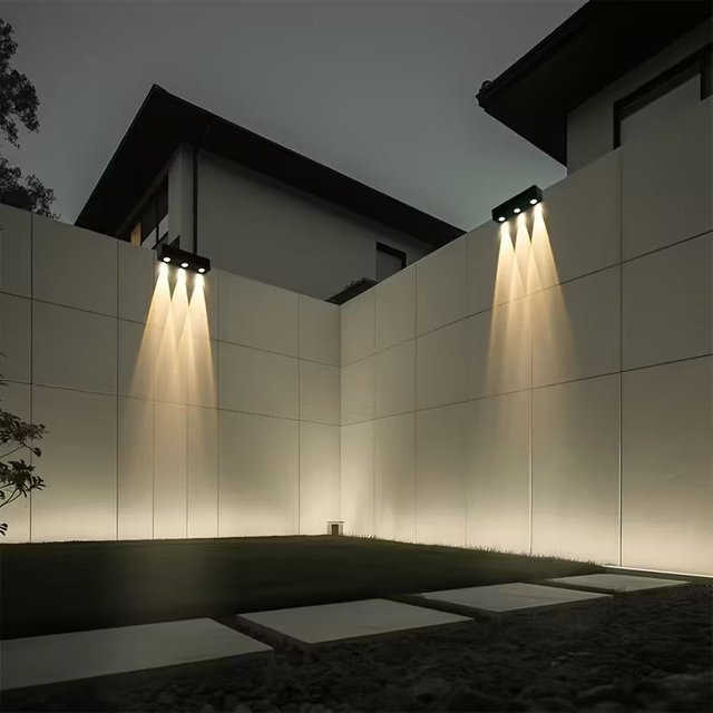 TLEDMP Solar Wandlampe für Garten und Zaun, RGB LED Außenbeleuchtung, Wasserdicht, Schwarz, Rechteckig - Bild 1