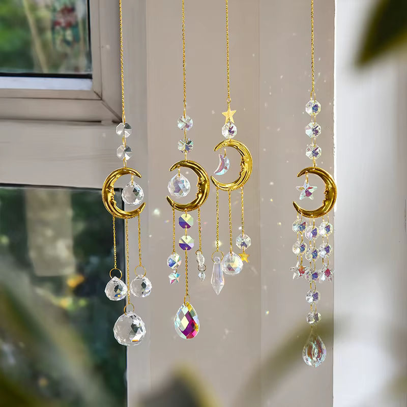 Kristall-Windspiel mit Sonne und Mond als dekorativer Sonnenfänger aus transparentem Glas für Balkon und Terrasse - Bild 2
