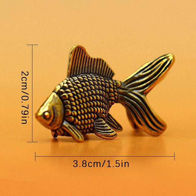 Yiran Furniture Goldfisch Figur aus Messing in Gold als Retro Tier Statue und Deko-Ornament für deinen Schreibtisch - Bild 1