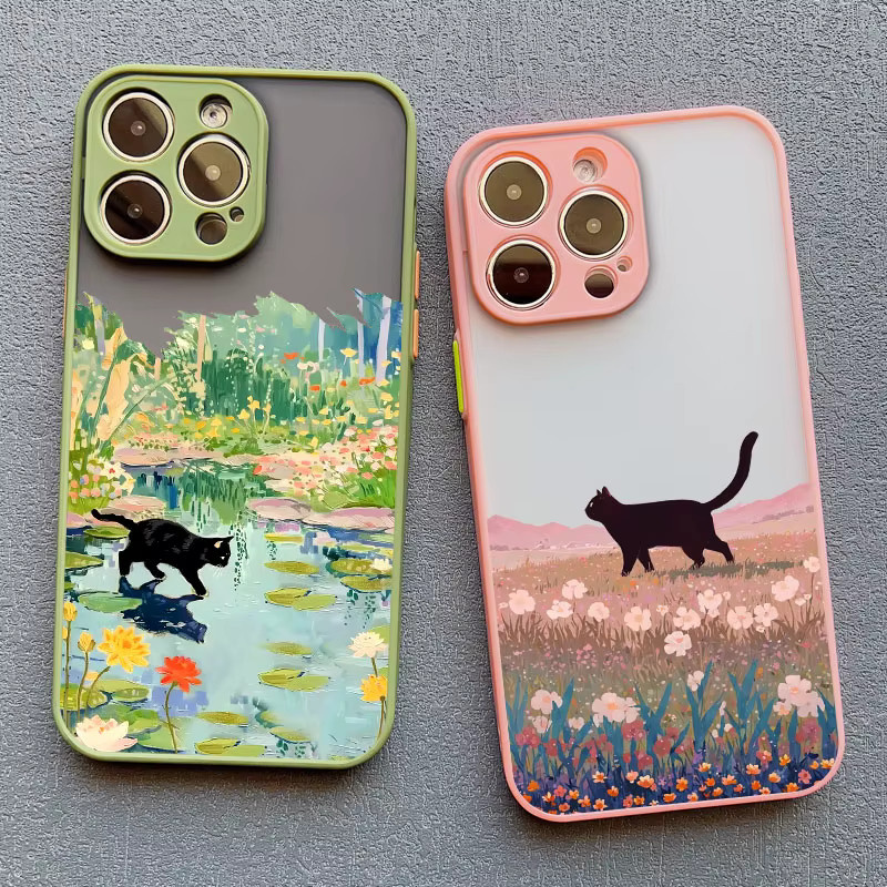 Stoßfeste iPhone Handyhülle von Clespruce mit Anime Landschaft und süßer Katze in Grün und Multicolour - Bild 1
