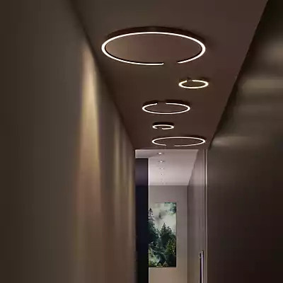 Occhio Mito Soffitto 20 Up Lusso Wide LED Wand- und Deckenleuchte in Black Phantom mit brauner Lederabdeckung - Bild 1