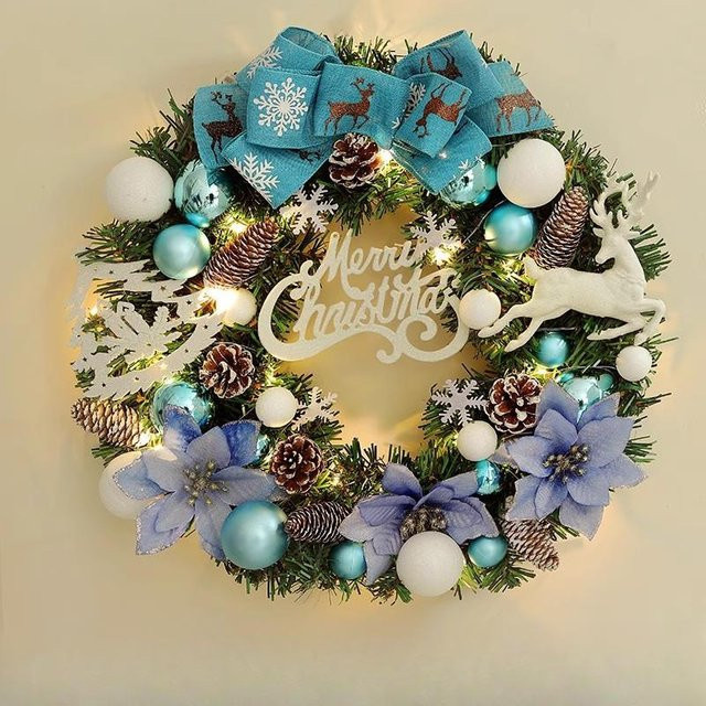 Weihnachtskranz Girlande aus Rattan als Wanddekoration und Türhänger in Blau und Weiß von Yiran Furniture, Durchmesser: 44 cm - Bild 1