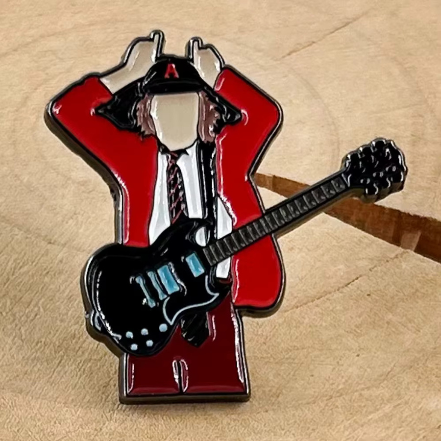 YUMEI Emaille-Pin, Rockband-Abzeichen, Gitarrist Angus Young - Bild 2