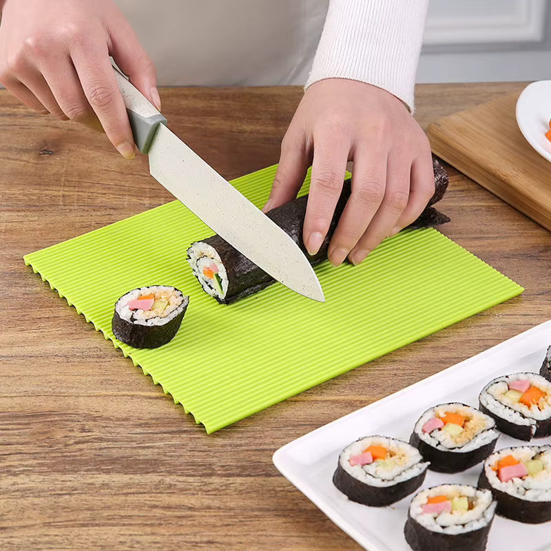Sushi-Rollen-Form aus Silikon zum Rollen von Algen und Reis in Rot und Grün - Bild 2