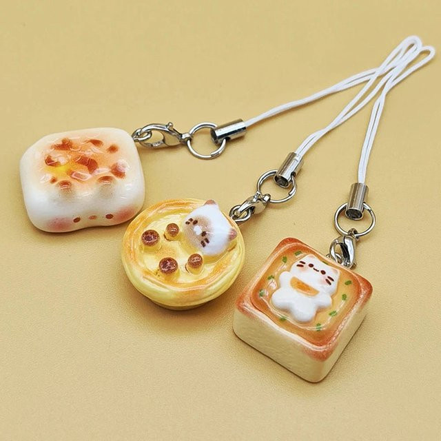 3er-Set Fomscvka Japanische Katzen-Brot Handyanhänger und Schlüsselanhänger in Multicolour - Bild 1
