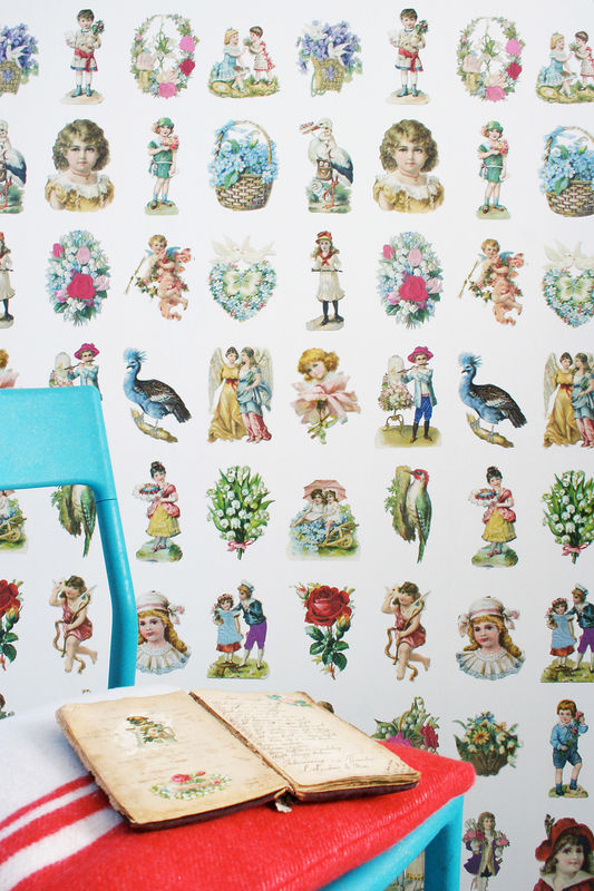 Studio Ditte Tapete Vintage Scraps in Multicolour mit botanischem und abstraktem Design - Bild 2