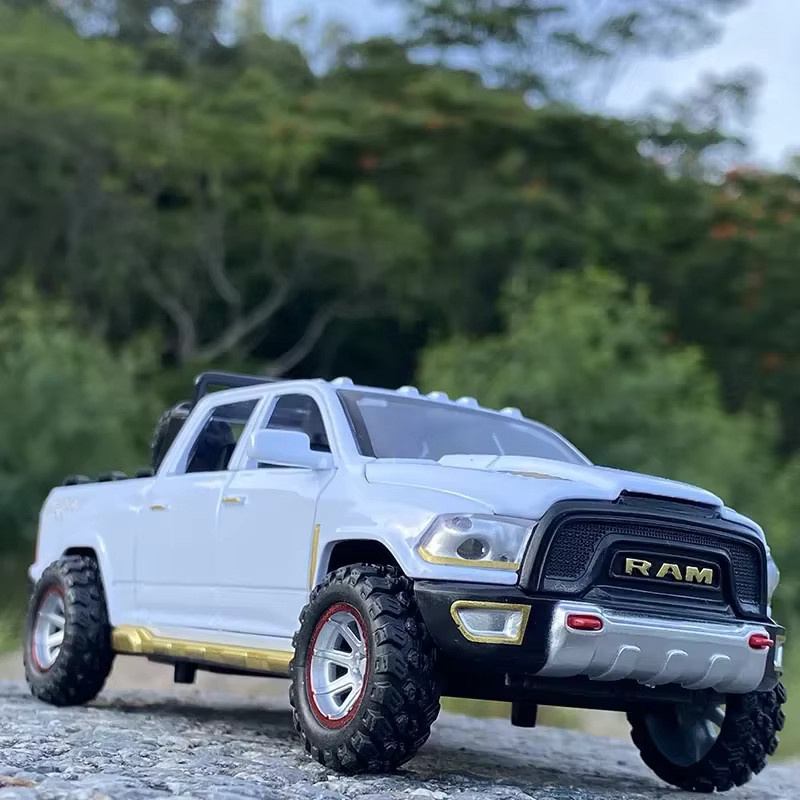 Maisto Ram TRX Pickup, Simulationsmodell, 1:32, Metall, mit Licht und Sound - Bild 1