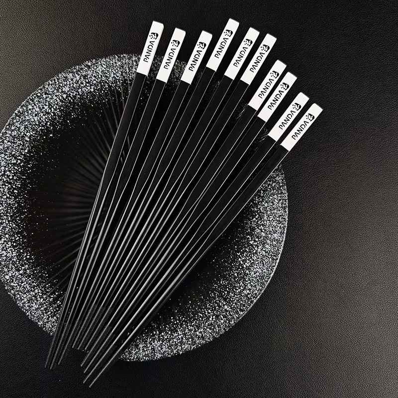 KNGZI Essstäbchen-Set mit Panda-Muster in Schwarz und Weiß, 5 Paar, Länge: 24 cm, mattes Finish - Bild 2