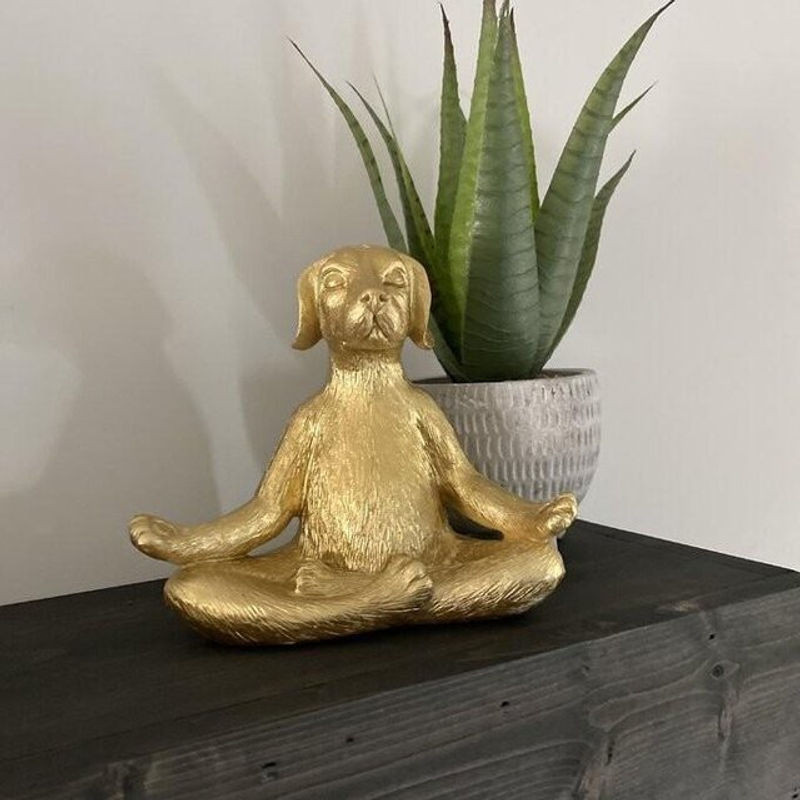 Dekorative Yoga-Hund Figur aus Kunstharz in Gold von NobleRot für moderne Innenräume - Bild 1