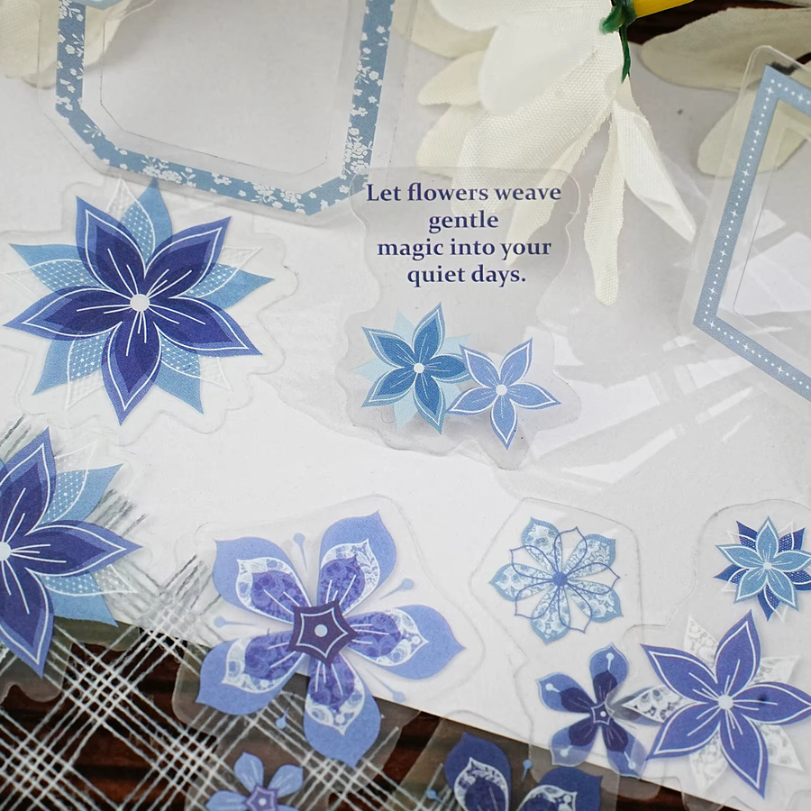 Etori Life Gentle Blues 15-teiliges Set hochwertige Blumen-Aufkleber in Eisblau mit künstlerischen Spitzenbordüren für Collagen und Dekoration - Bild 3