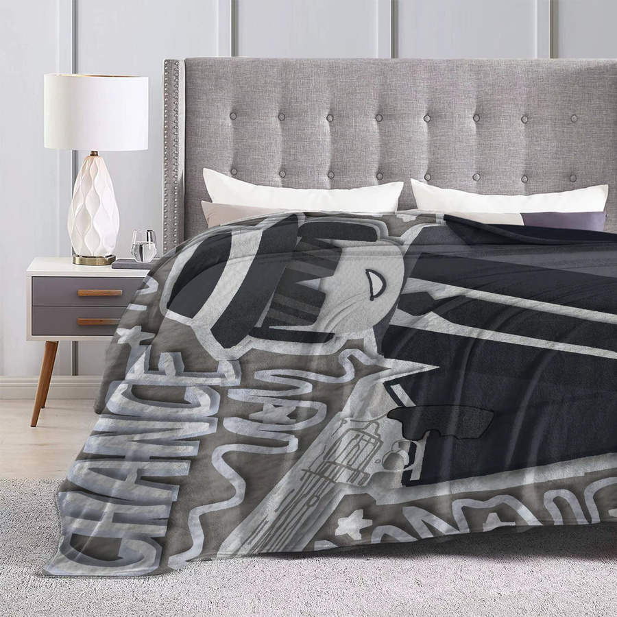 Weiche Tagesdecke mit Forsaken Chance Grafikdesign in Grau für Herbst und Outdoor-Trend - Bild 4