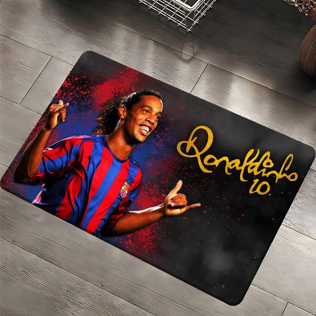 Rutschfeste Fußmatte Karpetti Ronaldinho Sport Fußballstar für Kinderzimmer und Wohnzimmer, B/T: 60 x 40 cm, Mehrfarbig - Bild 1