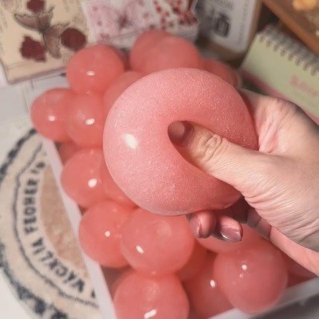 A Family Of Home Textiles Pfirsichsand Öl Squishy Ball, Stressball, Weiches Stressabbau-Spielzeug - Bild 1