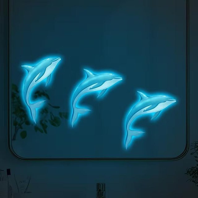 Selbstklebender leuchtender Delfin Wandaufkleber von Hard Worky in Blau - Bild 1