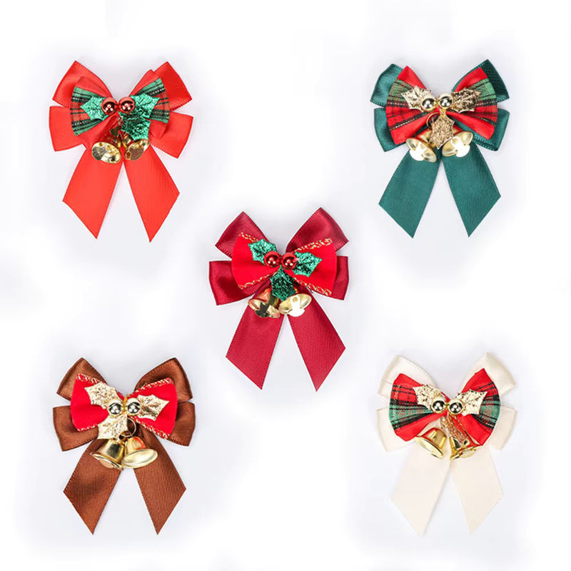 10 Stück weihnachtliche Stoff-Schleifen mit Glöckchen in Braun und Mehrfarbig als Hängeornamente zur Dekoration - Bild 5