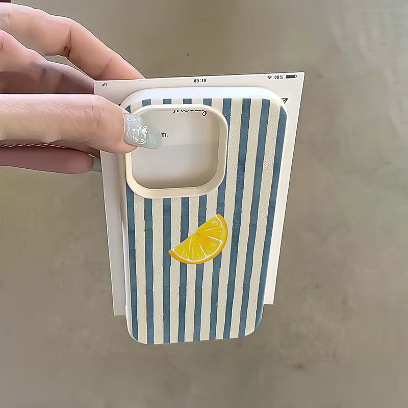 Handyhülle mit blau gestreiftem Zitronenscheiben-Muster und Lychee-Textur aus TPU für Apple iPhone 11 bis iPhone 17 Pro Max und Plus in Blau und Beige - Bild 4