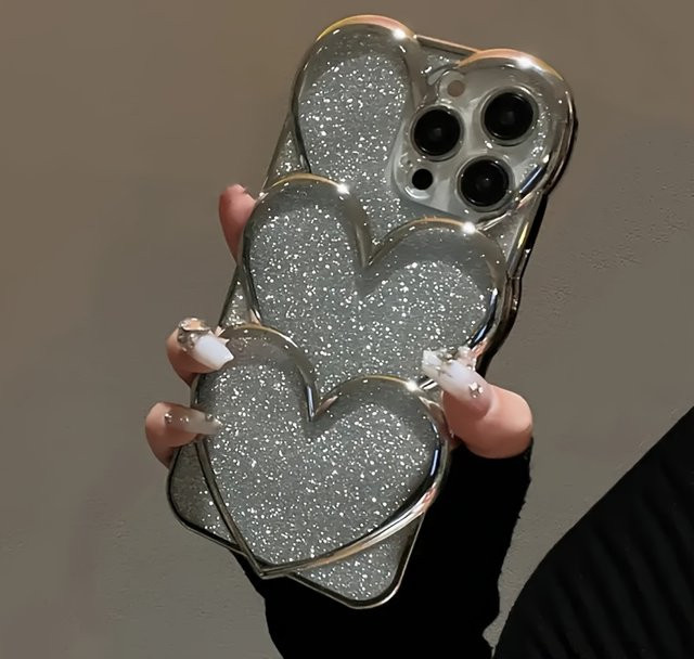 Glitzernde iPhone Hülle mit Hollow Heart Design in Silber für iPhone 11, iPhone 12 Pro Max und iPhone 13 aus TPU mit Anti-Fall Schutz - Bild 1