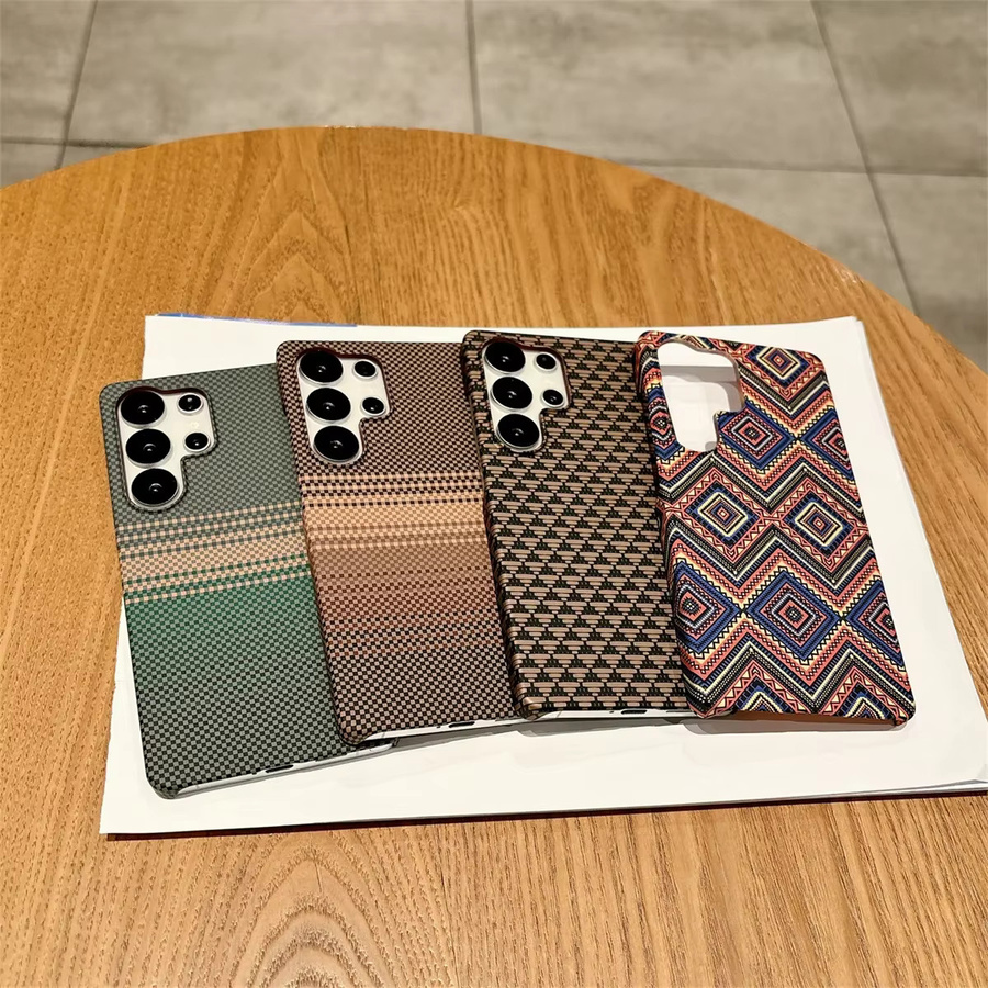 Magnetische kabellose Lade-Schutzhülle im Kevlar-Muster für Samsung Galaxy S25 Ultra, S25 Plus, S24 FE, S23 und S22 in Schwarz/Mehrfarbig - Bild 2