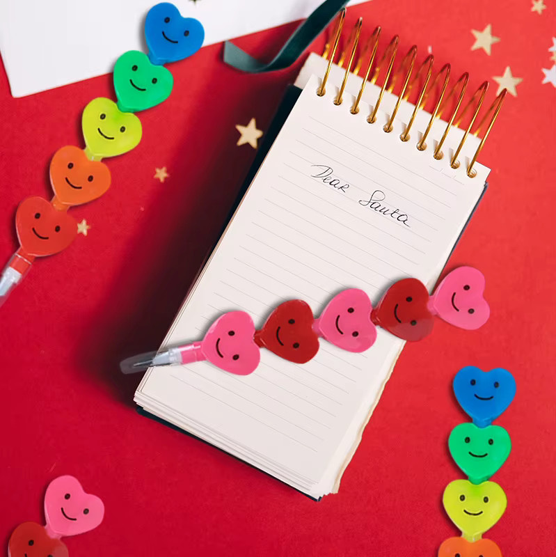 Set aus Malbleistiften mit Herz- und Lächeln-Motiven für Kinder in Mehrfarbig - Bild 4