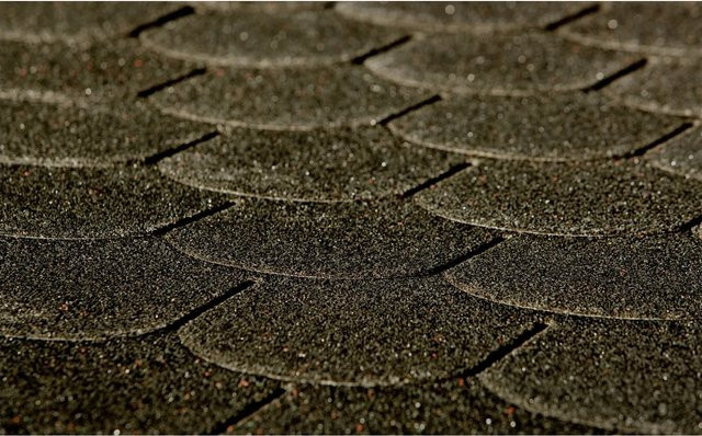 Weka Bitumen-Dachschindeln Biberschwanz in Schwarz für 3 m² - Bild 1