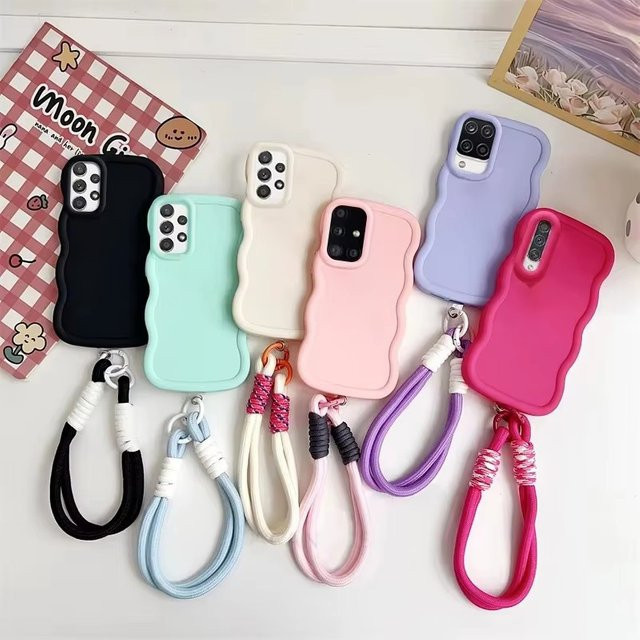 Luxuriöse gewellte Macaron Lanyard Handyhülle für Samsung Galaxy S26 S25 Ultra S24 FE S23 Plus A55 A35 A16 in Lila - Bild 1