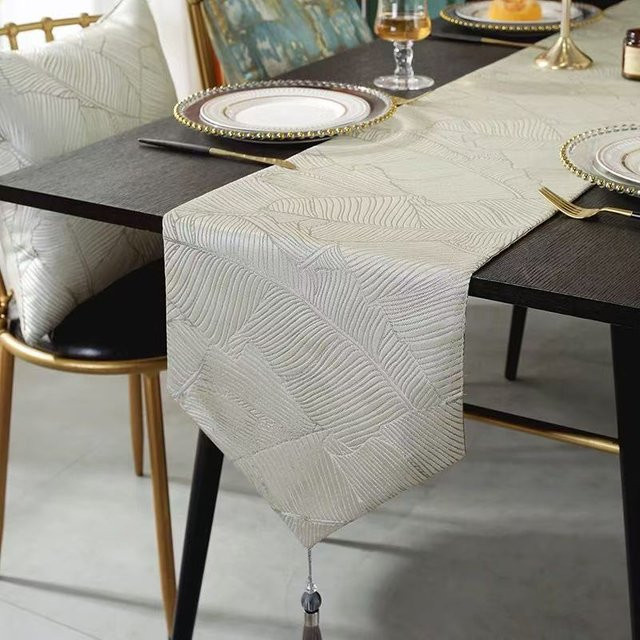 XIFEI Tischläufer im französischen Retro-Stil aus Jacquard, Beige, B/T/H: 80 x 33 cm - Bild 1