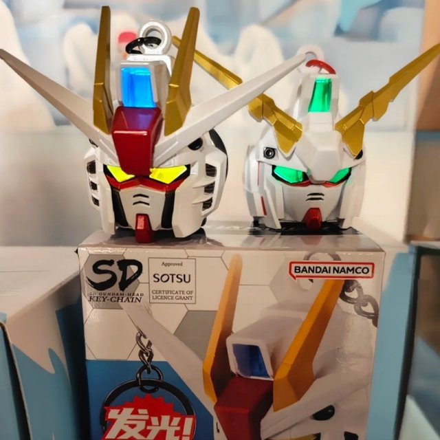 Bandai SD Gundam Kopf Schlüsselanhänger, Leuchtende Statue, Bunt - Bild 1