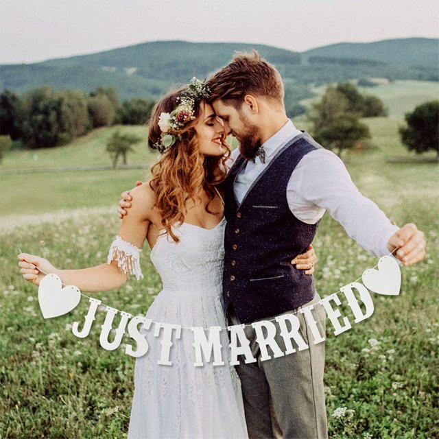 ZQNYCY Vintage Just Married Bunting Banner in Weiß für Hochzeit und Brautparty als rustikale Partydekoration - Bild 1