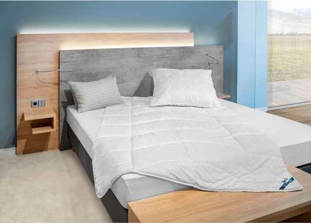 BeCoBeCo Kuschelweich Set MF50 Ganzjahresdecke und Kissen in Weiß, B/T/H: 135 x 200 cm und 80 x 80 cm - Bild 1