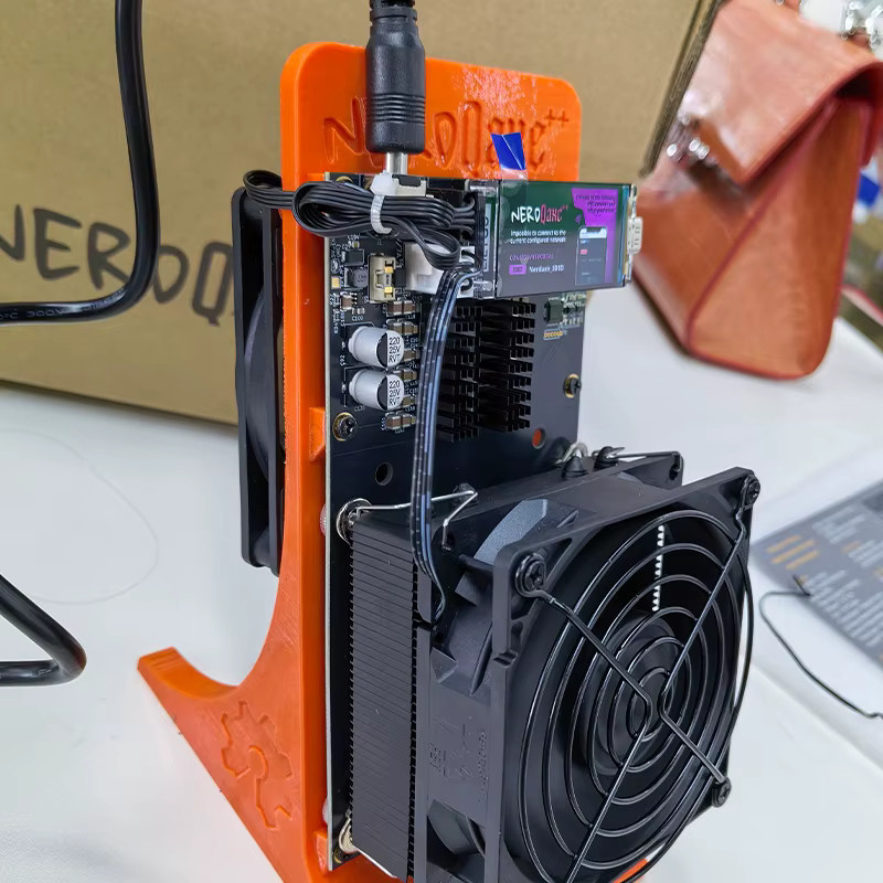 Bitaxe NerdMinerQaxe++Rev5.1 Bitcoin-Miner Open-Source-Lotterie-Mining-Gerät in Orange mit 4,8 bis 6TH/s - Bild 3